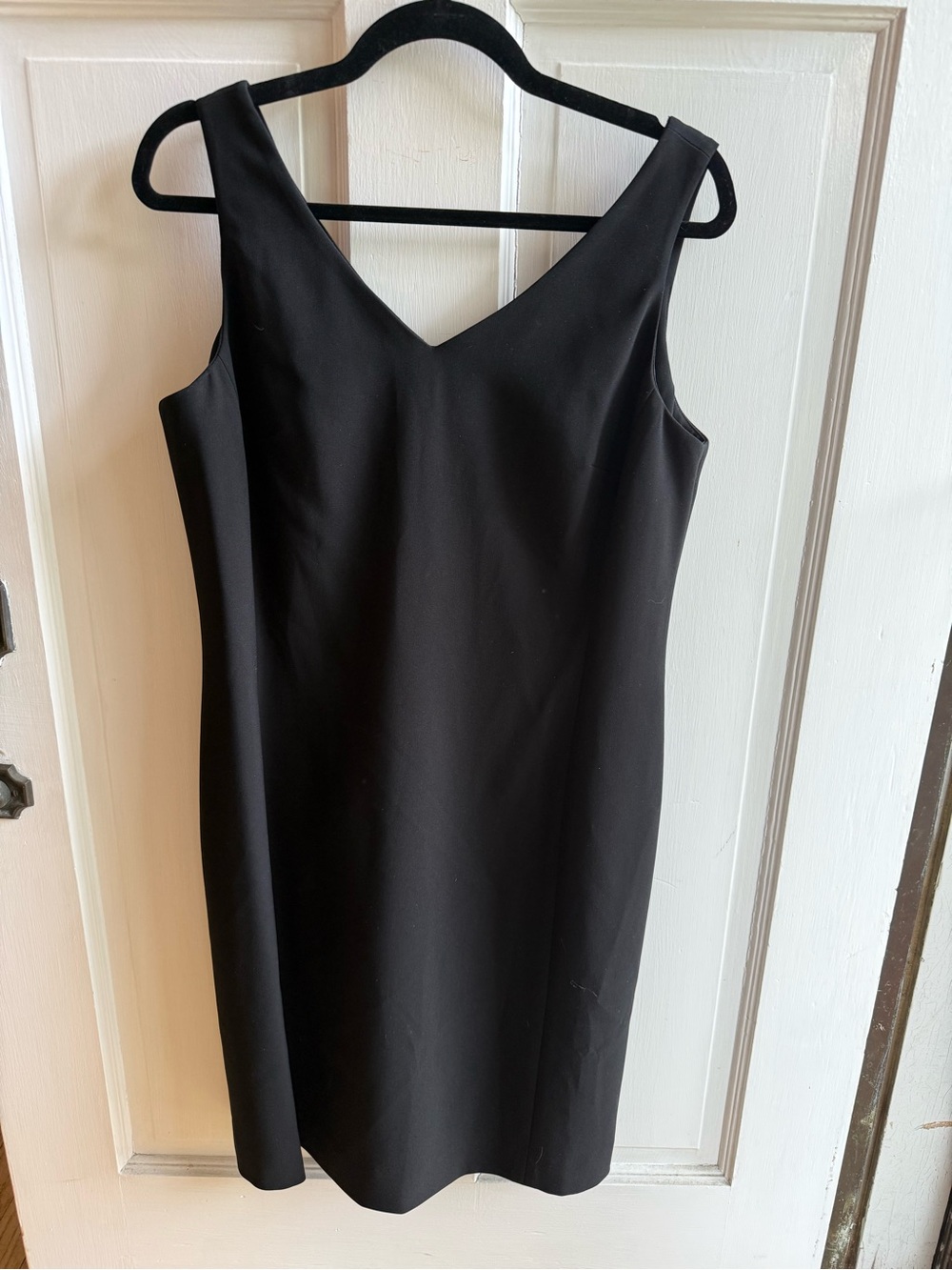Jones New York Black V-Neck Midi Sheath Dress